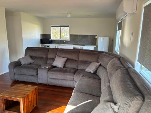 Family retreat near Caboolture Hospital - Housity