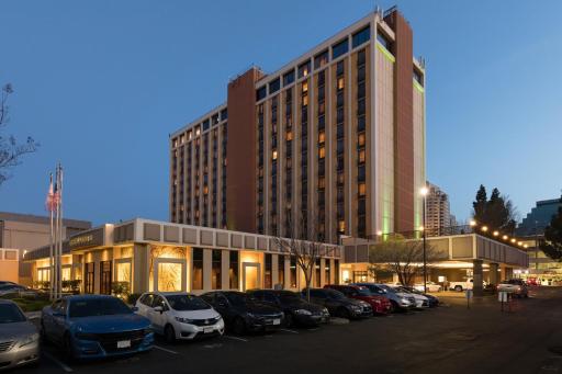 Holiday Inn Sacramento Downtown-Arena, an IHG Hotel - Housity