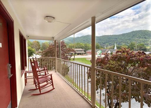Castlewood Inn - Housity