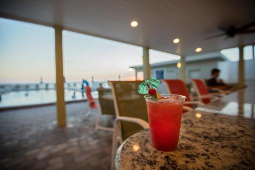 Sailport Waterfront Suites - Housity