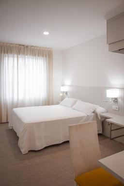 Hotel Apartamentos Dabarca - Housity