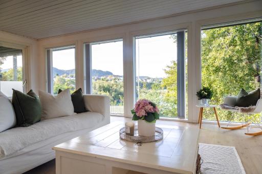 Beachfront · Private Beach Apartment with stunning fjord view near Ålesund - Housity