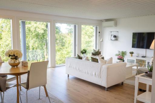 Beachfront · Private Beach Apartment with stunning fjord view near Ålesund - Housity