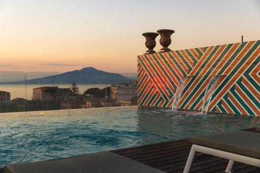 Hotel Plaza - Housity