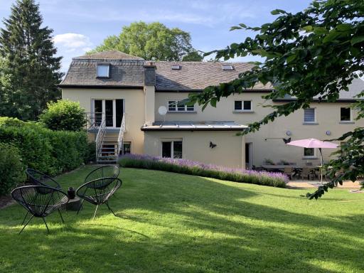 Beautiful group house with large garden - Housity