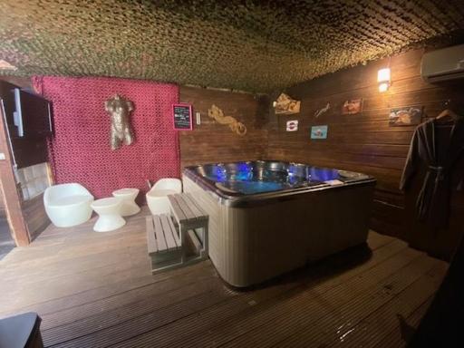Jacuzzi privé Chambre et table d hotes - Housity