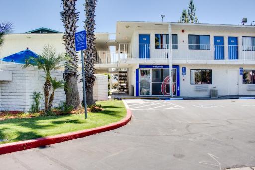 Motel 6-Bakersfield, CA - South - Housity