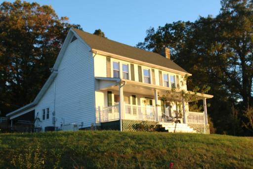 Awesome Flat Top Farmhouse - Housity