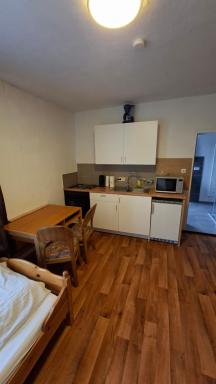 Monteurzimmer möblierte Einzimmer Wohnung mit Bad - Housity