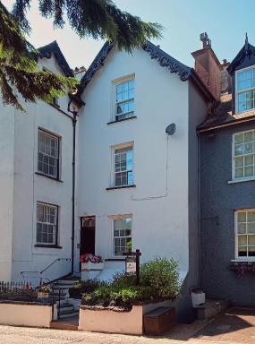 Hazeldene Guest House - with Free Offsite Health Club - Housity