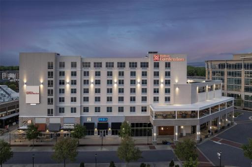 Hilton Garden Inn Charlotte Waverly - Housity