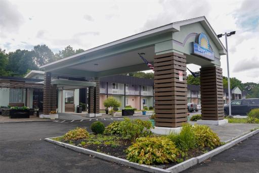 Days Inn by Wyndham Southington - Housity