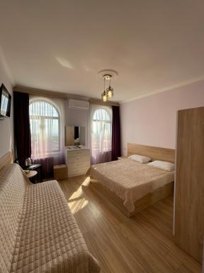 DECCA Hotel - Housity