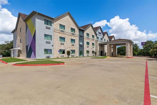 Spark by Hilton Round Rock - Housity