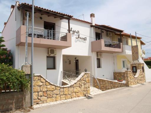 Agia Anna Apartments - Housity