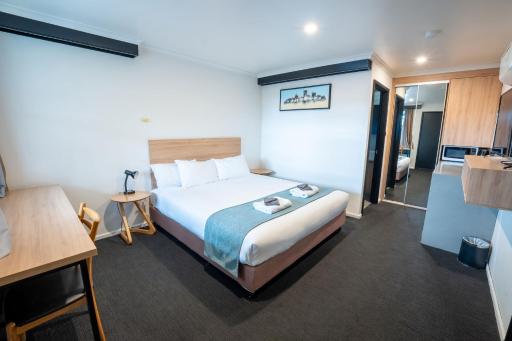 Olde Tudor Hotel - Housity