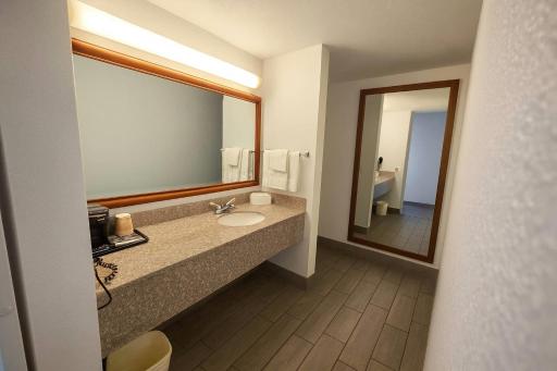 Clarion Inn Idaho Falls Riverfront - Housity
