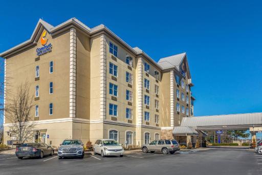Comfort Inn & Suites near Six Flags - Housity