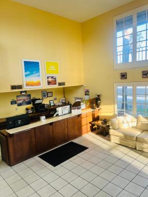 Days Inn by Wyndham Hemet - Housity