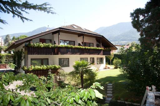 Living Apartments Morgenstern - Housity