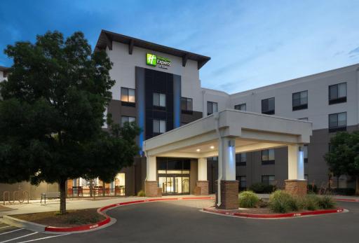 Holiday Inn Express & Suites Albuquerque Historic Old Town, an IHG Hotel - Housity