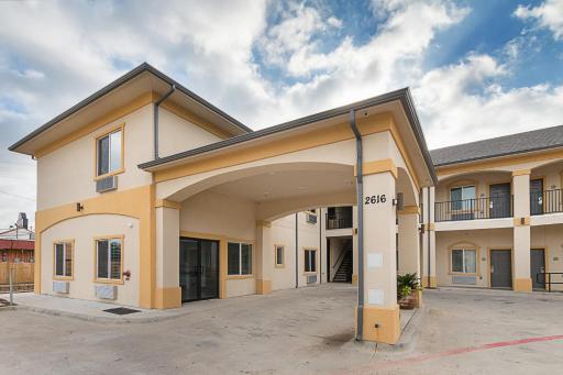 Scottish Inns & Suites - Housity