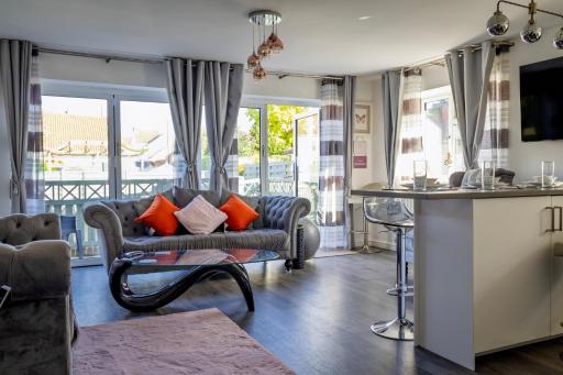 Modern Medway Bungalow - 3BR Garden & Free Parking, Kent - Housity