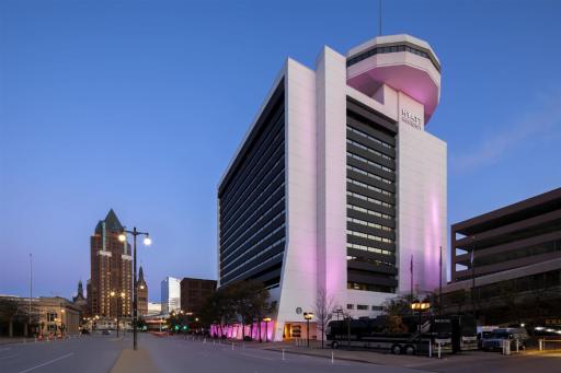 Hyatt Regency Milwaukee - Housity