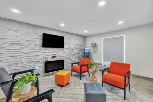 Super 8 by Wyndham Morganton - Housity