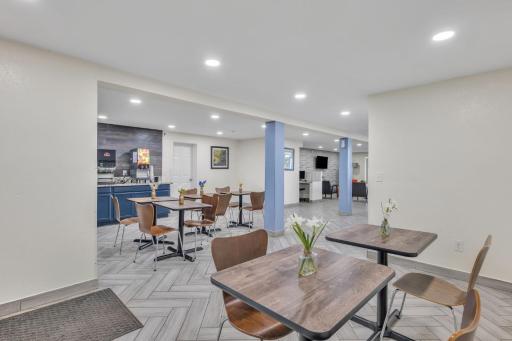 Super 8 by Wyndham Morganton - Housity