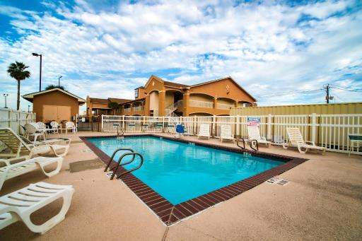 Island Inn By OYO Galveston Beach, TX - Housity