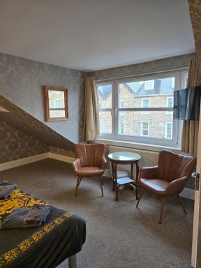 IVY- Braveheart Guest House - Housity