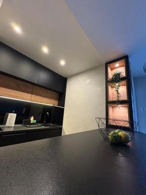 Brend new luxurious apartment in downtown with free parking - Housity