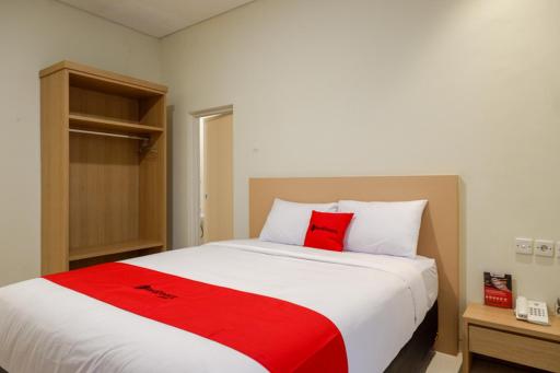RedDoorz near Exit Tol Banyumanik 2 - Housity