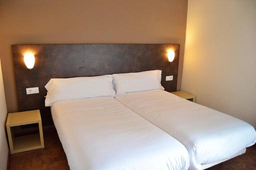 Hostal Restaurante Los Mellizos - Housity