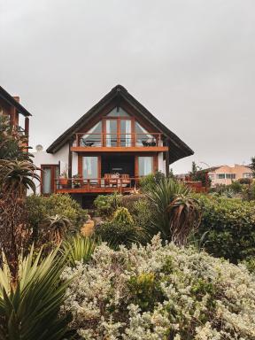 Dreamland Beach House & Studios at Supertubes - Housity