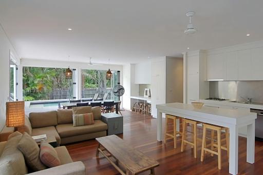 Byron Bay Accom 77 Butler Street, Byron Bay - Lantana Beach House - Housity