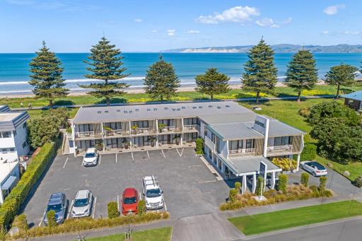Whispering Sands Beachfront Motel - Hizvo