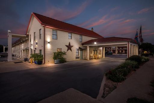 Super 8 by Wyndham Fredericksburg - Housity