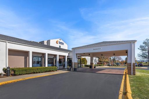 Comfort Inn & Suites Arlington Heights - Buffalo Grove - Housity