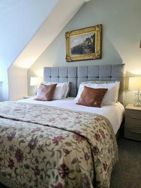 Carvetii - Mayhaven House - Tranquil Cul-de-Sac - 2 Bedrooms, Sleeps 4 Guests - Housity