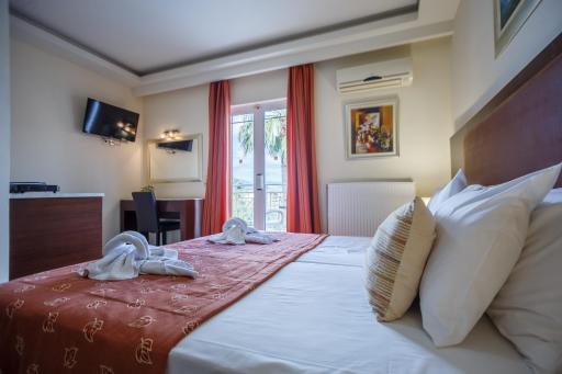 Vivian Hotel - Housity