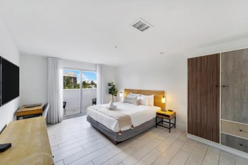 The Meridian Hotel Miami Beach - Housity