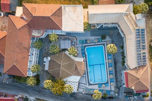 Vivian Hotel - Housity