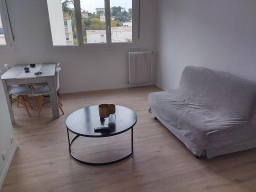 Appartement au bord du Clain parking privatif - Housity