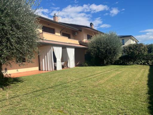 Bed & Breakfast Rezzonico - Housity
