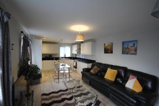Holden Court Apartments -Apt 4 - Housity