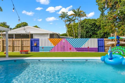 Spacious 4BR Waterfront Home with Private Pool, Tiki Hut & Free Parking near Miami & Key Largo - Housity