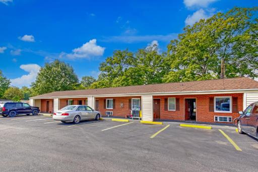 OYO Palm Leaf Motel - Housity