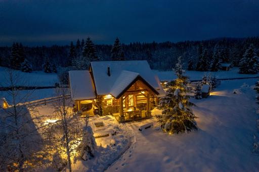KRALJICA ŠUME - Divjake Log Home - Housity